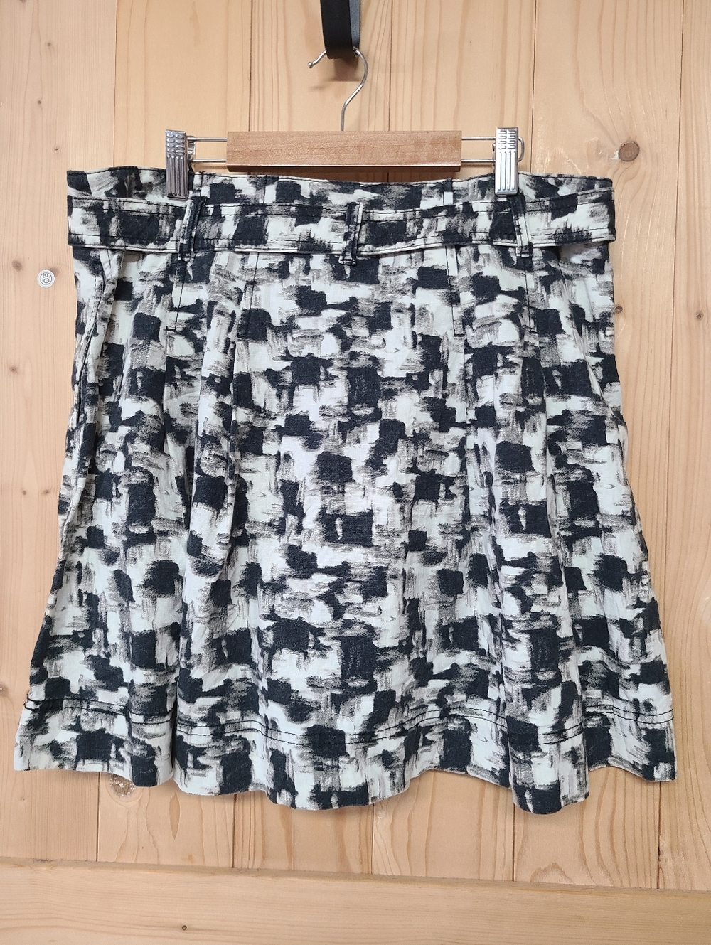 Ann Taylor Black and White Brushstroke A-Line Skirt